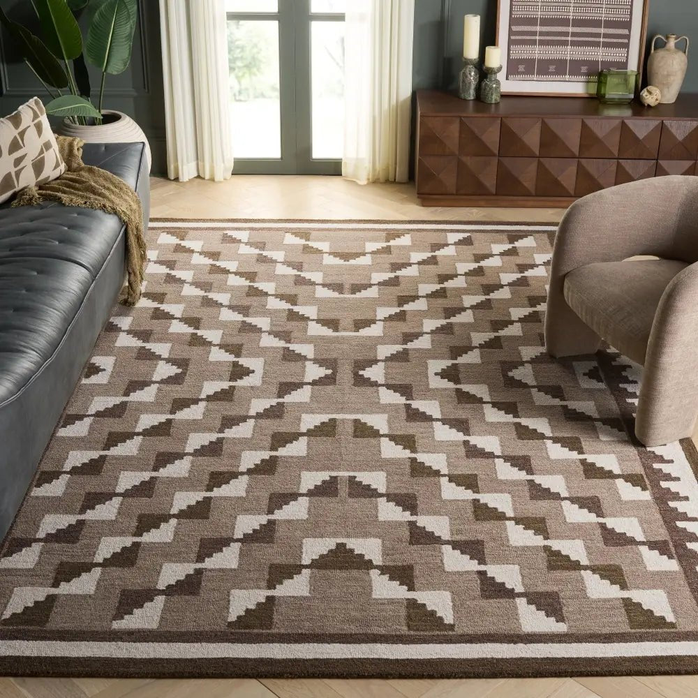 Safavieh Kenya 8'-0" x 10'-0" Rug in Brown / Ivory