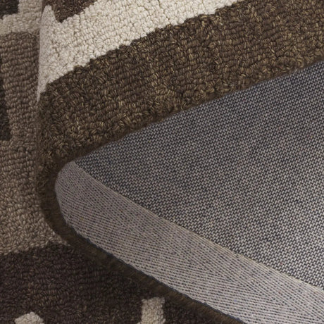 Safavieh Kenya 4'-0" x 6'-0" Rug in Brown / Ivory
