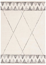 Safavieh Kenya 4'-0" x 6'-0" Rug in Ivory / Black