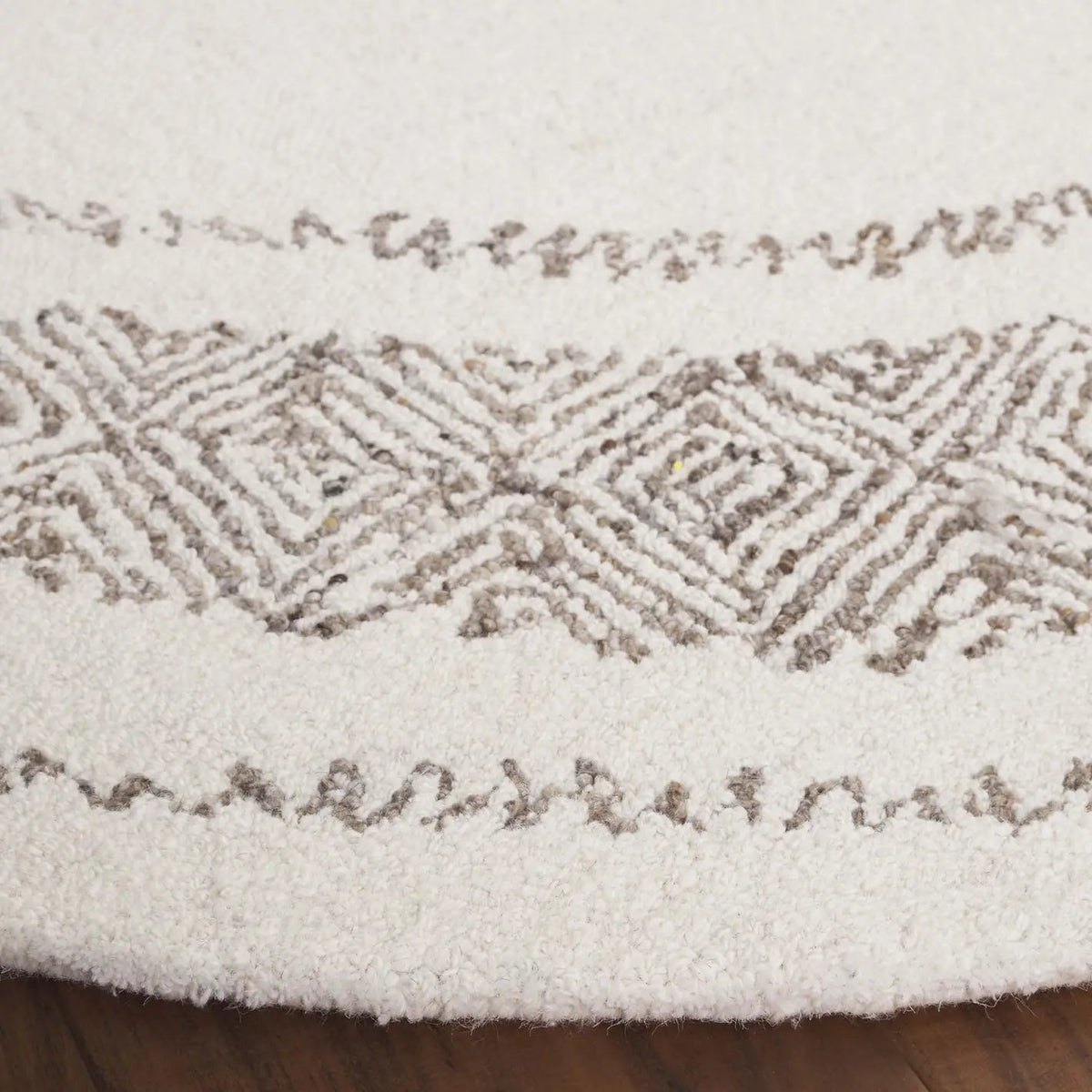 Safavieh Kenya 6'-0" x 6'-0" Rug in Ivory