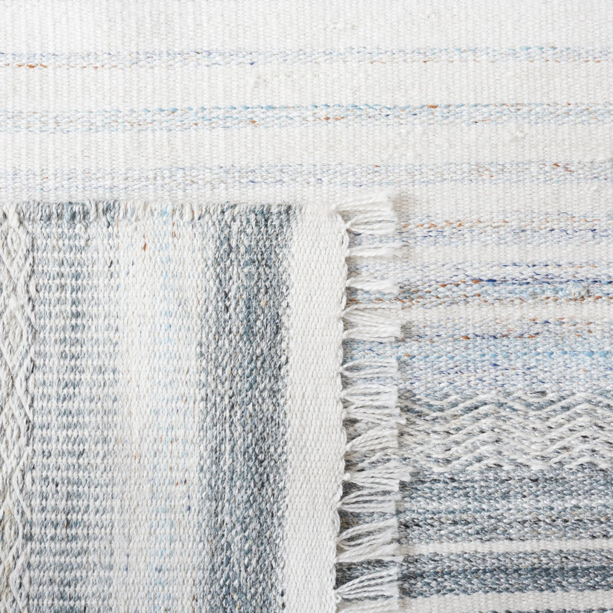Safavieh Kilim Klm277M Ivory/Light Blue Rug - Safavieh - klm277m - 6r