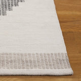Safavieh Kilim 4'-0" x 6'-0" Rug in Light Grey / Ivory