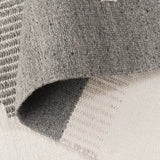 Safavieh Kilim 4'-0" x 6'-0" Rug in Light Grey / Ivory