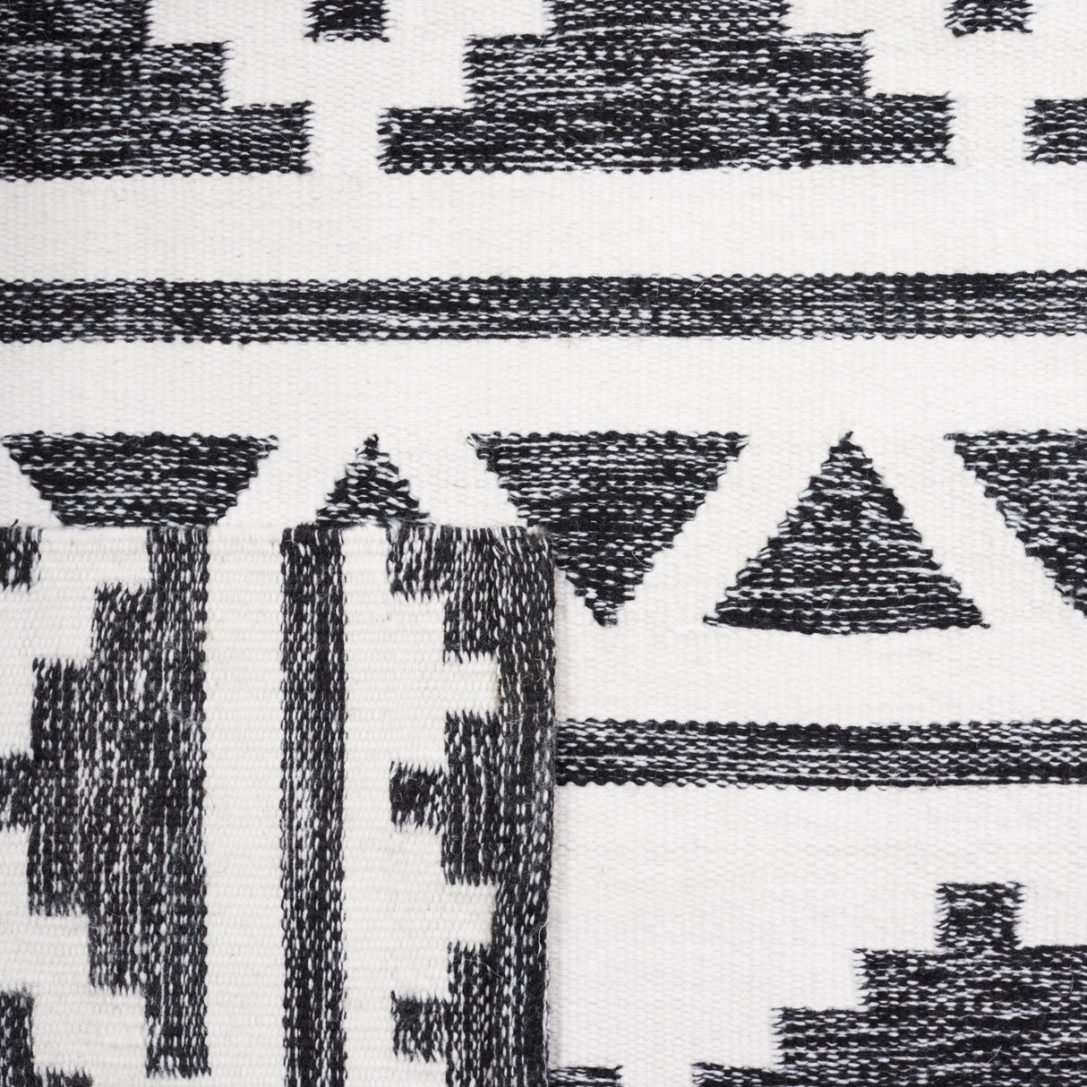 Safavieh Kilim Klm447Z Black/Ivory Rug - Safavieh - klm447z - 3