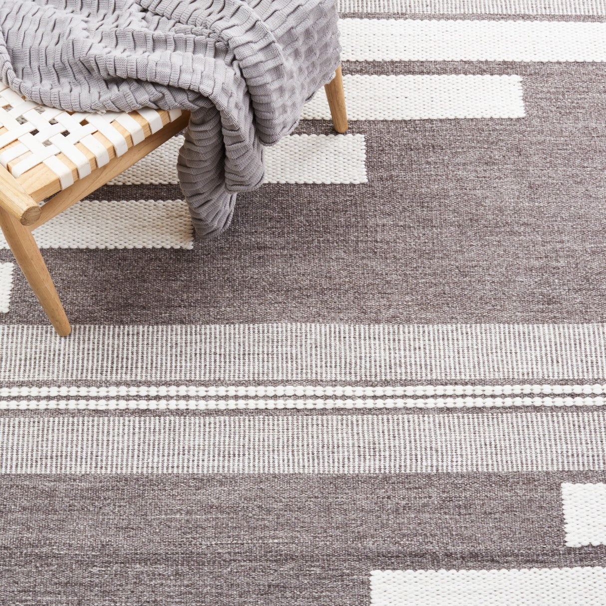 Safavieh Kilim Klm448T Ivory/Brown Rug - Safavieh - klm448t - 3