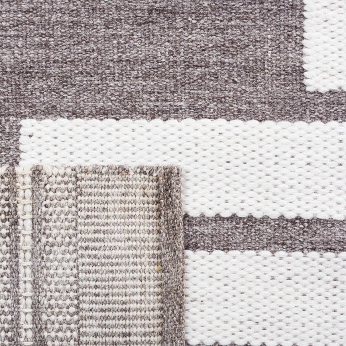 Safavieh Kilim Klm448T Ivory/Brown Rug - Safavieh - klm448t - 3