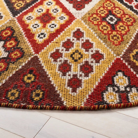 Safavieh Kilim 6'-0" x 6'-0" Rug in Red / Gold