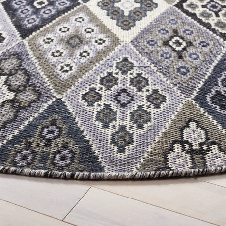Safavieh Kilim 6'-0" x 6'-0" Rug in Black / Grey