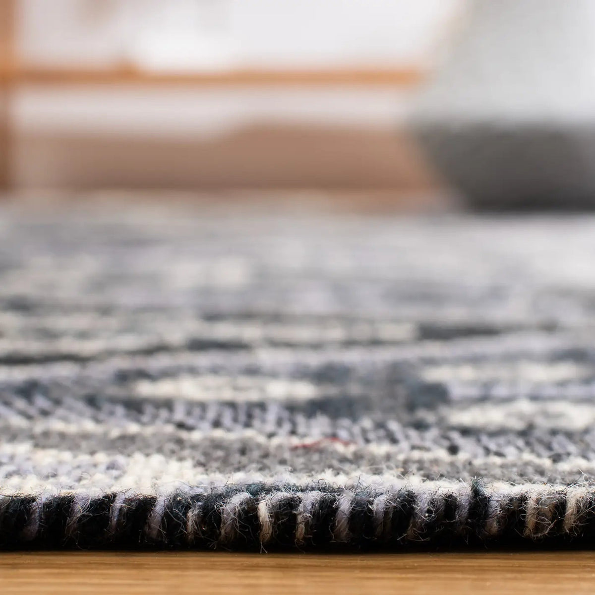 Safavieh Kilim 4'-0" x 6'-0" Rug in Black / Grey