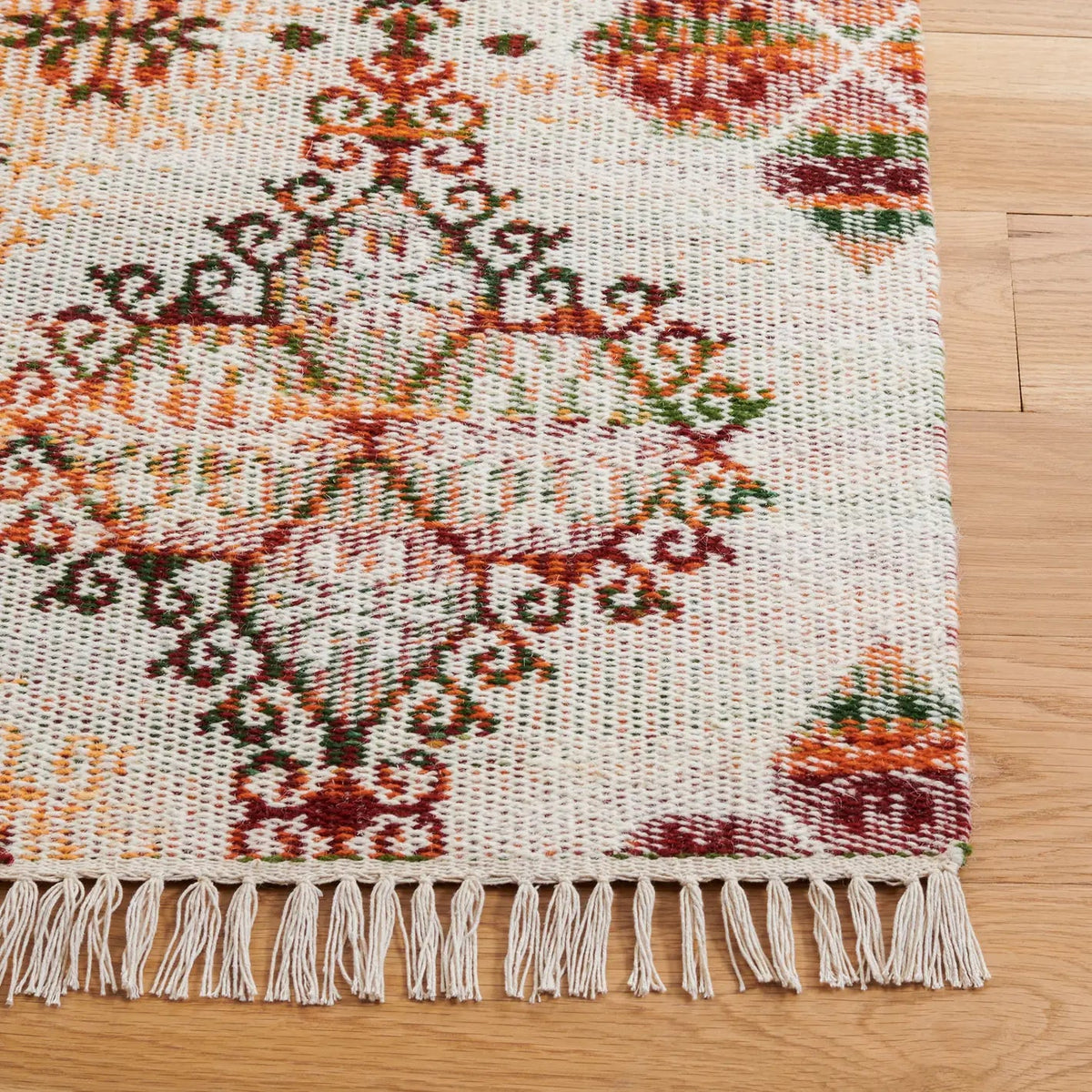 Safavieh Kilim 4'-0" x 6'-0" Rug in Ivory / Gold