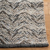 Safavieh Kilim 4'-0" x 6'-0" Rug in Beige / Black