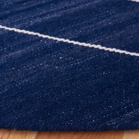 Safavieh Kilim 7'-0" x 7'-0" Rug in Navy / Ivory