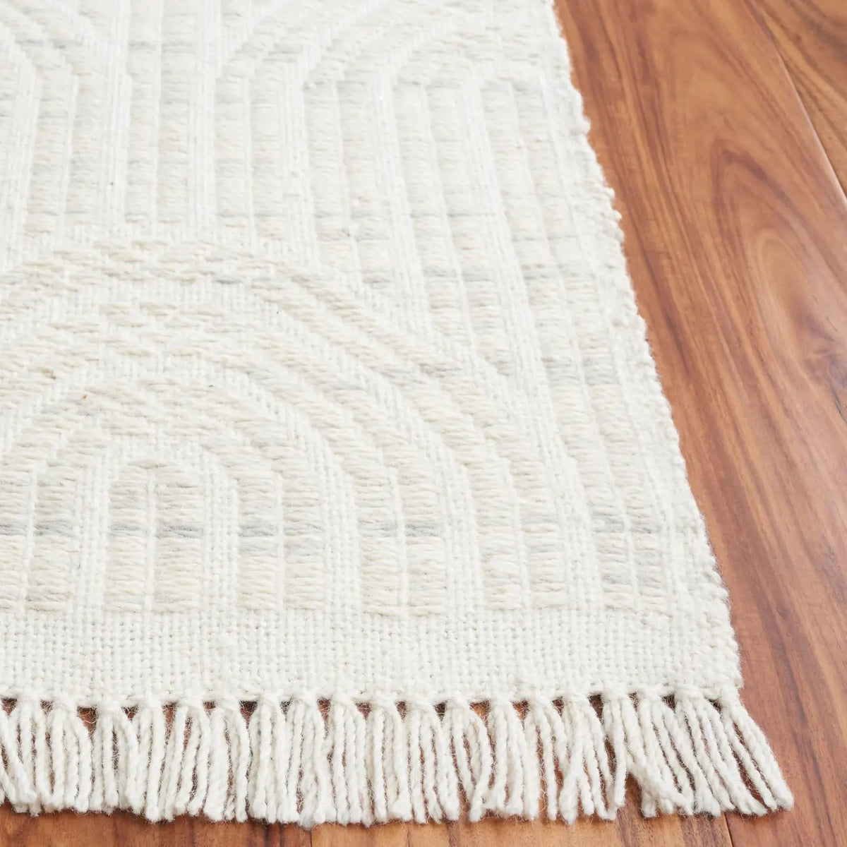 Safavieh Kilim 4'-0" x 6'-0" Rug in Light Grey / Ivory