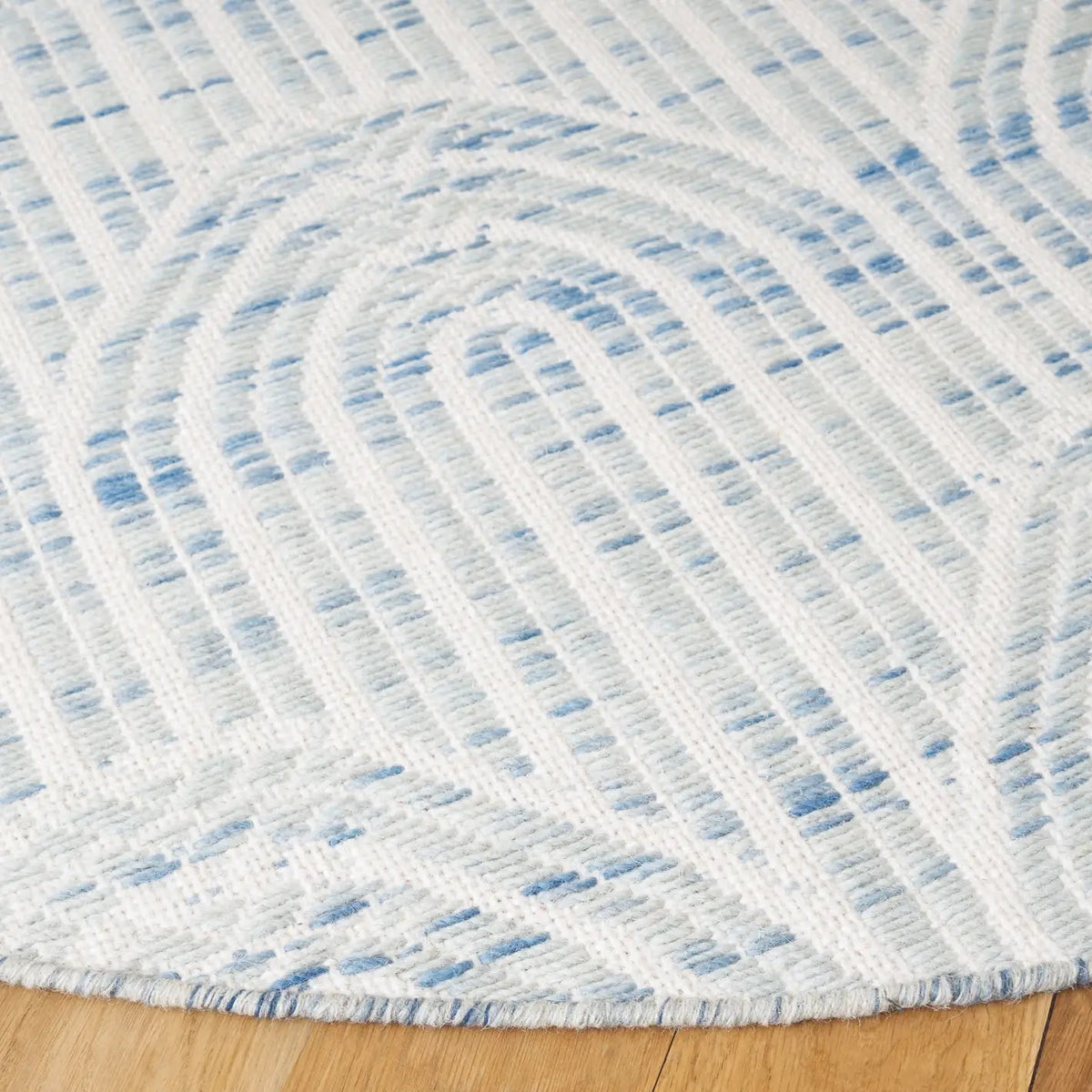 Safavieh Kilim 6'-0" x 6'-0" Rug in Blue / Ivory