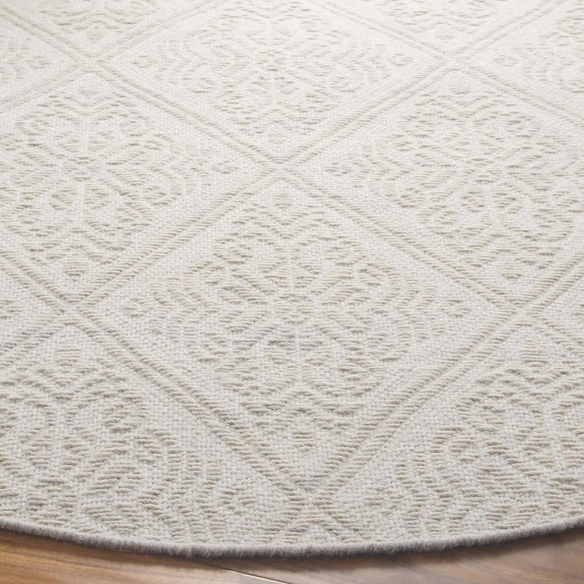 Safavieh Kilim 6'-0" x 6'-0" Rug in Light Grey / Ivory