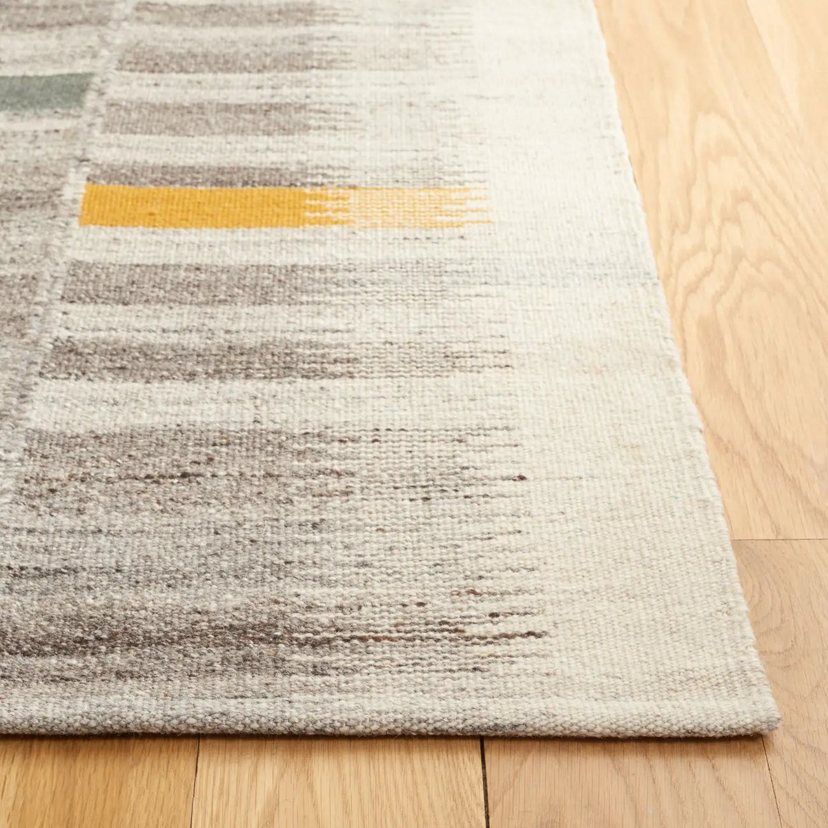 Safavieh Kilim 4'-0" x 6'-0" Rug in Ivory / Grey