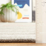 Safavieh Kilim 4'-0" x 6'-0" Rug in Ivory / Grey