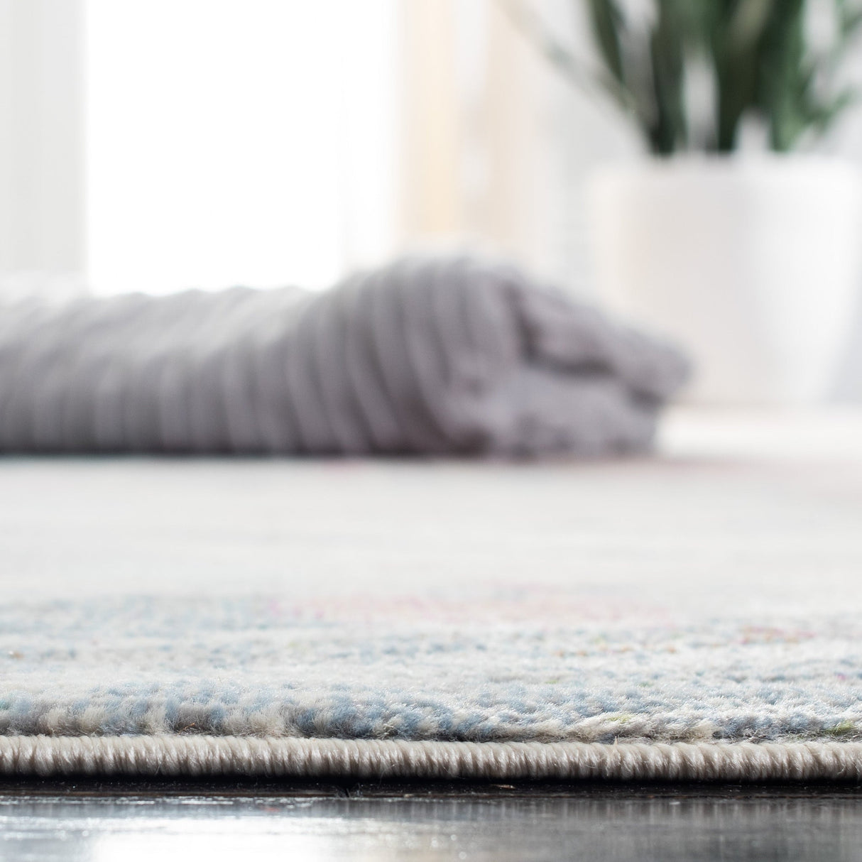 Safavieh Lillian Lln381A Ivory/Pink Rugs - Safavieh - lln381a - 3r