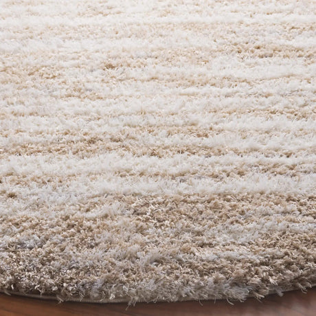 Safavieh Lindsay Shag 6'-7" x 6'-7" Rug in Beige / Ivory