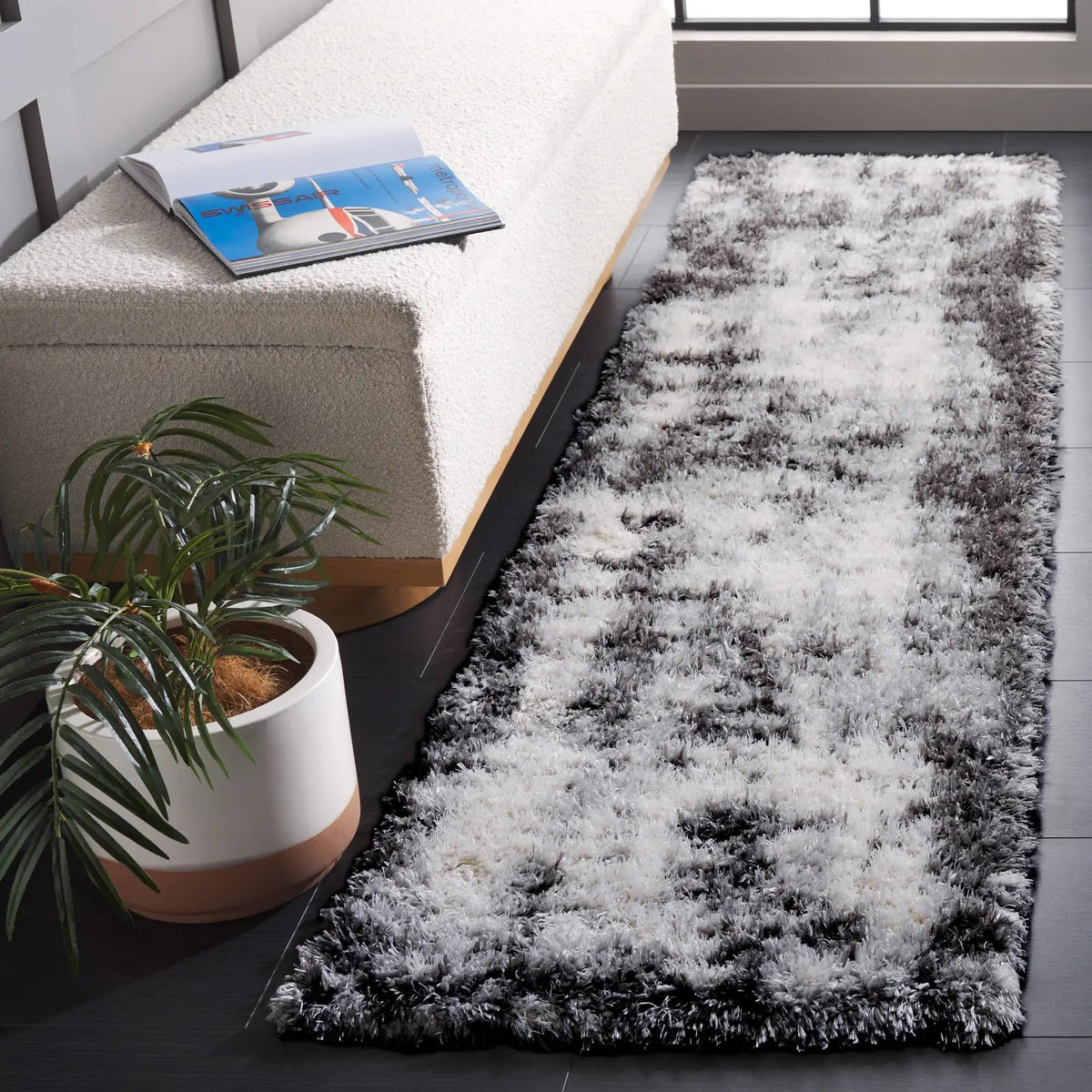 Safavieh Lindsay Shag 2'-2" x 8'-0" Rug in Dark Grey / Grey