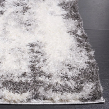 Safavieh Lindsay Shag 4'-0" x 6'-0" Rug in Dark Grey / Grey