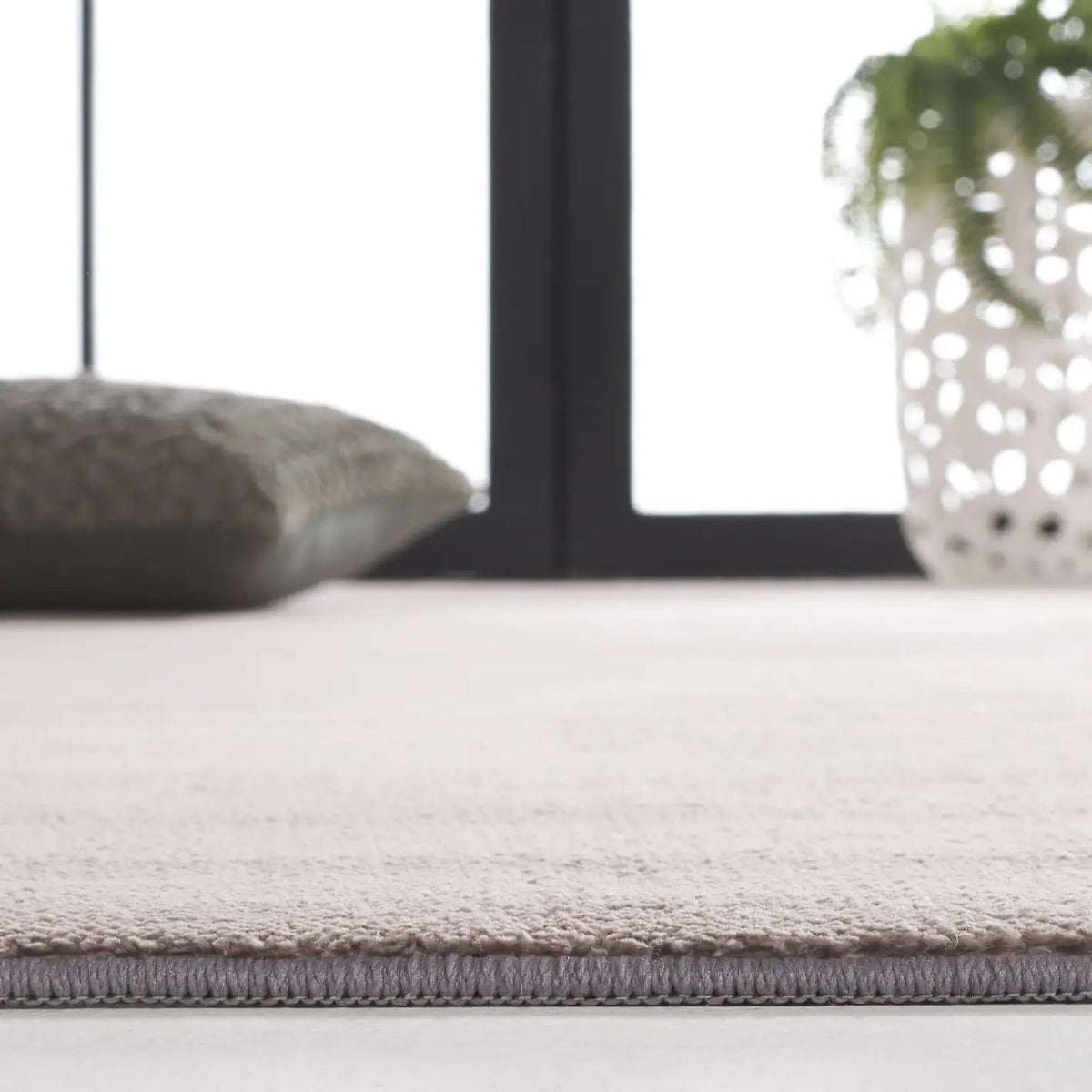 Safavieh Loft 300 4'-0" x 6'-0" Rug in Taupe