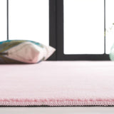 Safavieh Loft 300 4'-0" x 6'-0" Rug in Pink
