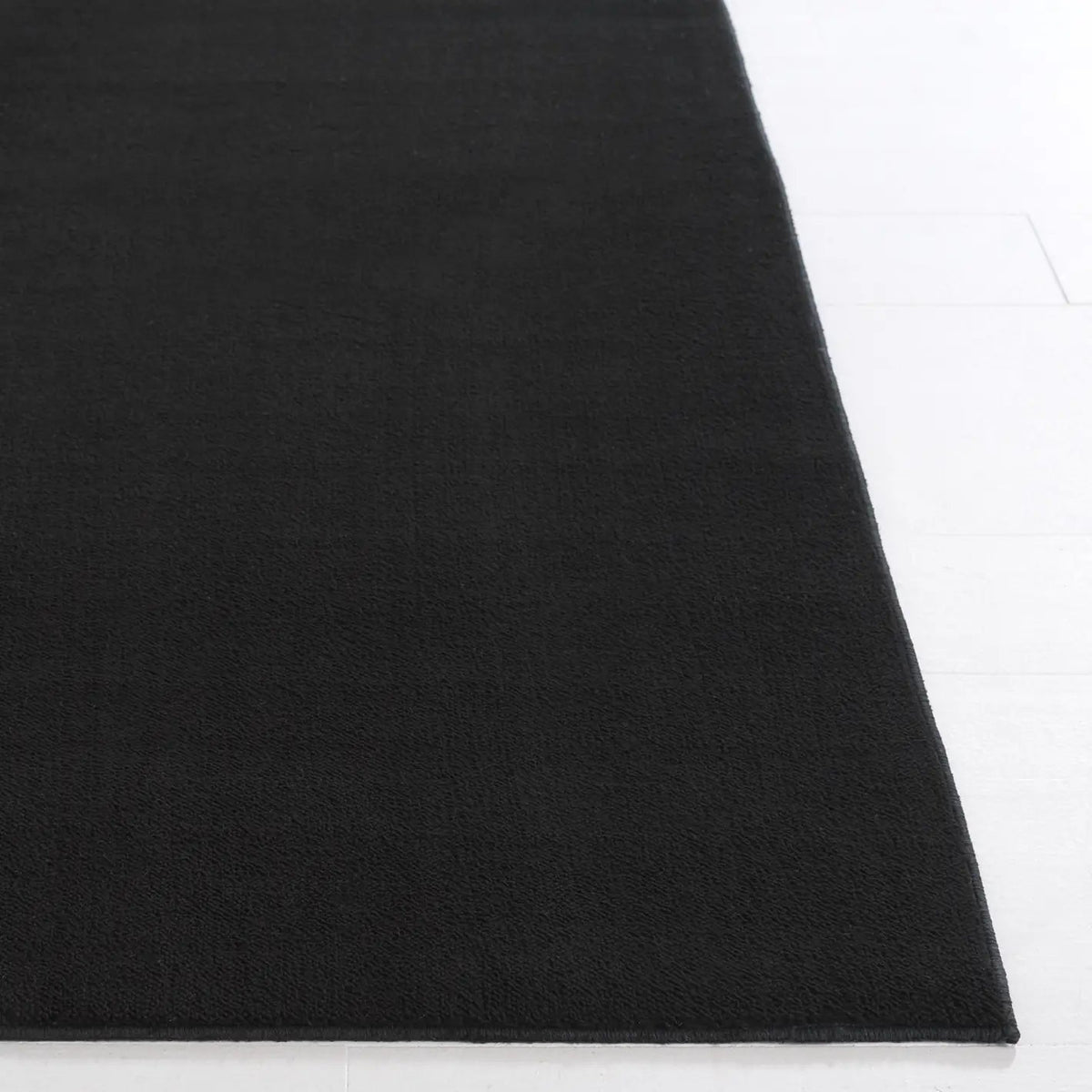 Safavieh Loft 300 4'-0" x 6'-0" Rug in Black