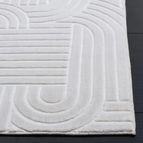 Safavieh Loft 5'-0" x 8'-0" Rug in Ivory