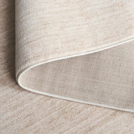 Safavieh Mabel 4'-0" x 6'-0" Rug in Beige / Ivory