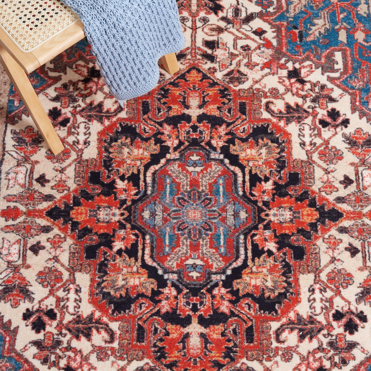 Safavieh Machine Washable Riviera Riv138A Ivory/Blue Rug - Safavieh - riv138a - 7r