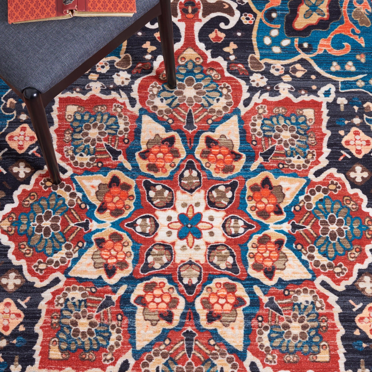 Safavieh Machine Washable Riviera Riv155Q Red/Navy Rug - Safavieh - riv155q - 7r