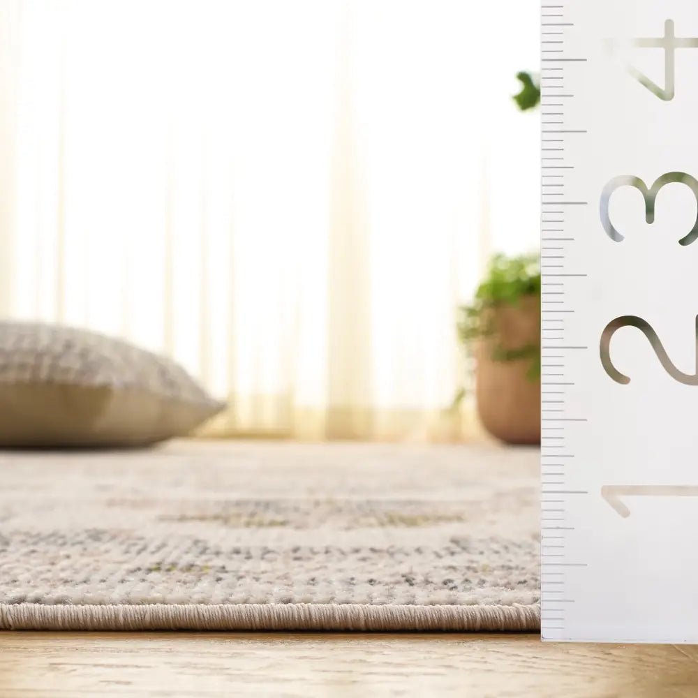 Safavieh Madison 5'-3" x 7'-6" Rug in Ivory / Grey Gold