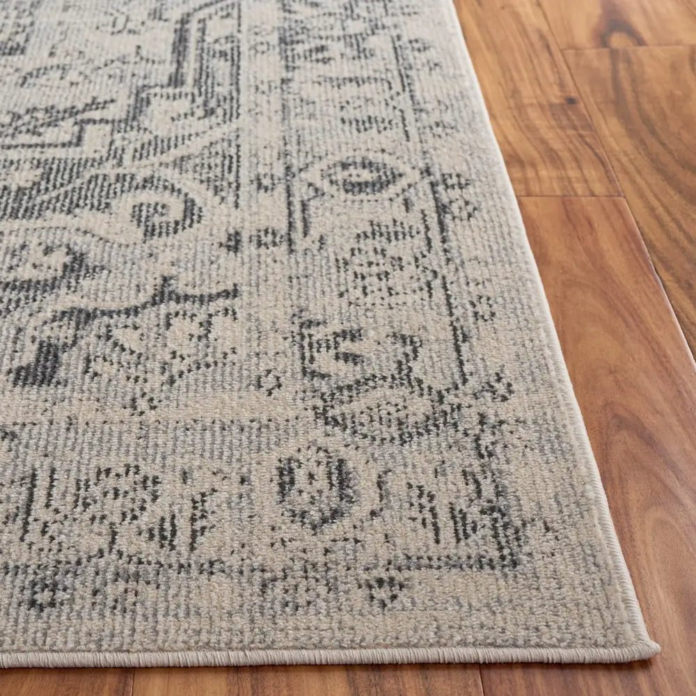 Safavieh Madison 5'-3" x 7'-6" Rug in Ivory / Grey