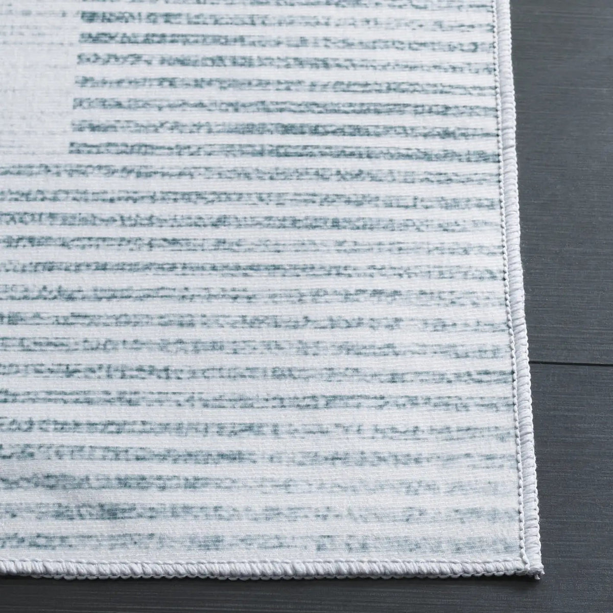 Safavieh Malibu 4'-0" x 6'-0" Rug in Ivory / Grey