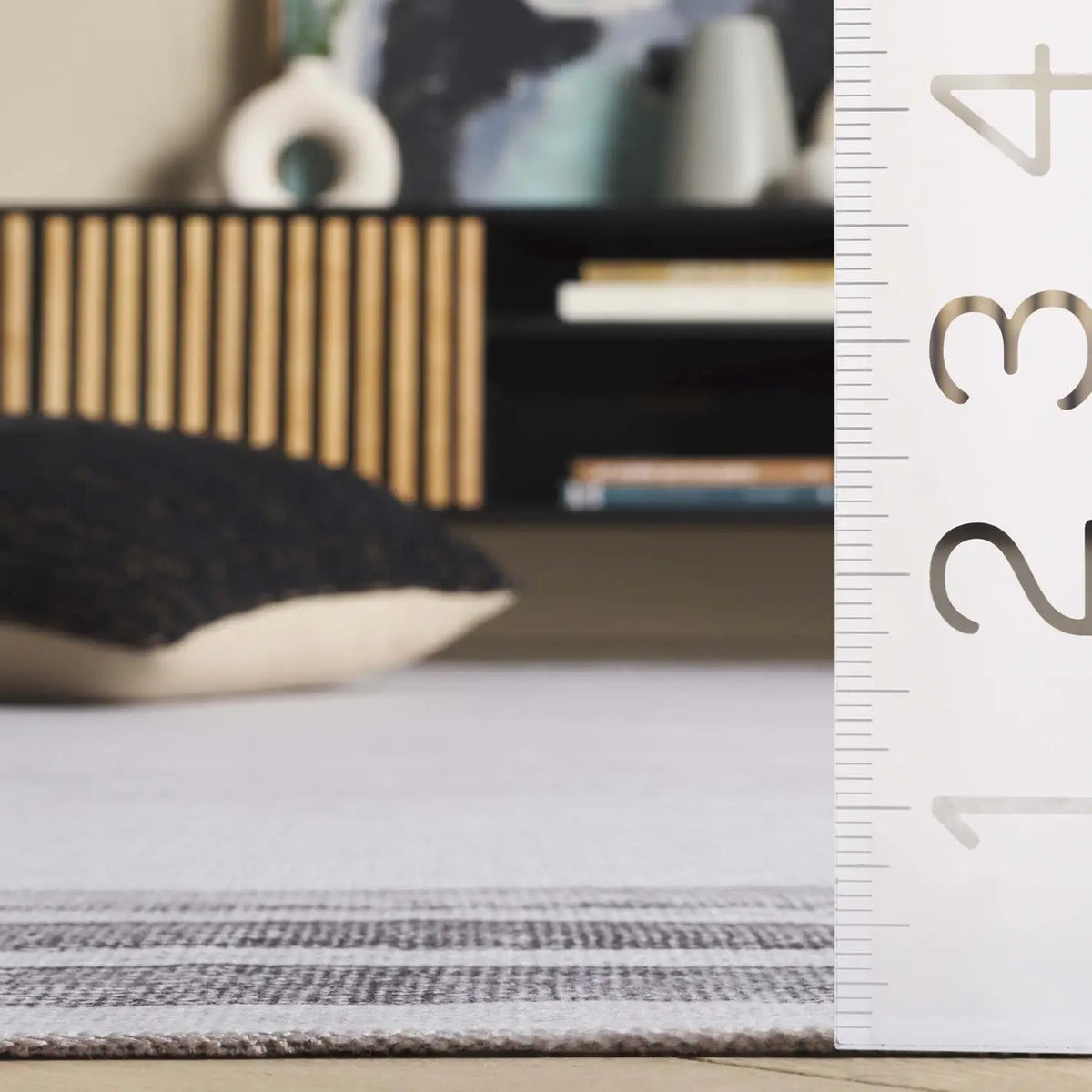 Safavieh Malibu 4'-0" x 6'-0" Rug in Light Grey / Grey