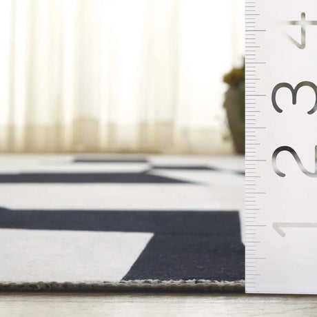 Safavieh Malibu 4'-0" x 6'-0" Rug in Ivory / Beige
