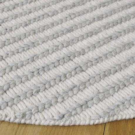 Safavieh Manhattan 6'-0" x 6'-0" Rug in Ivory / Grey