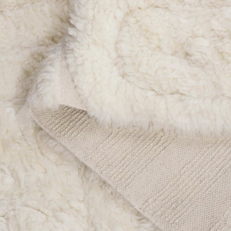Safavieh Manhattan 4'-0" x 6'-0" Rug in Ivory