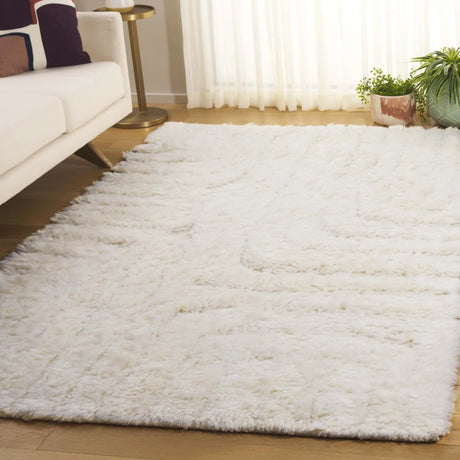 Safavieh Manhattan 4'-0" x 6'-0" Rug in Ivory
