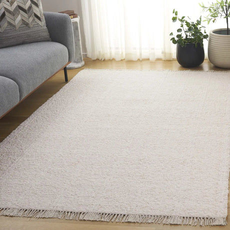 Safavieh Manhattan 4'-0" x 6'-0" Rug in Ivory