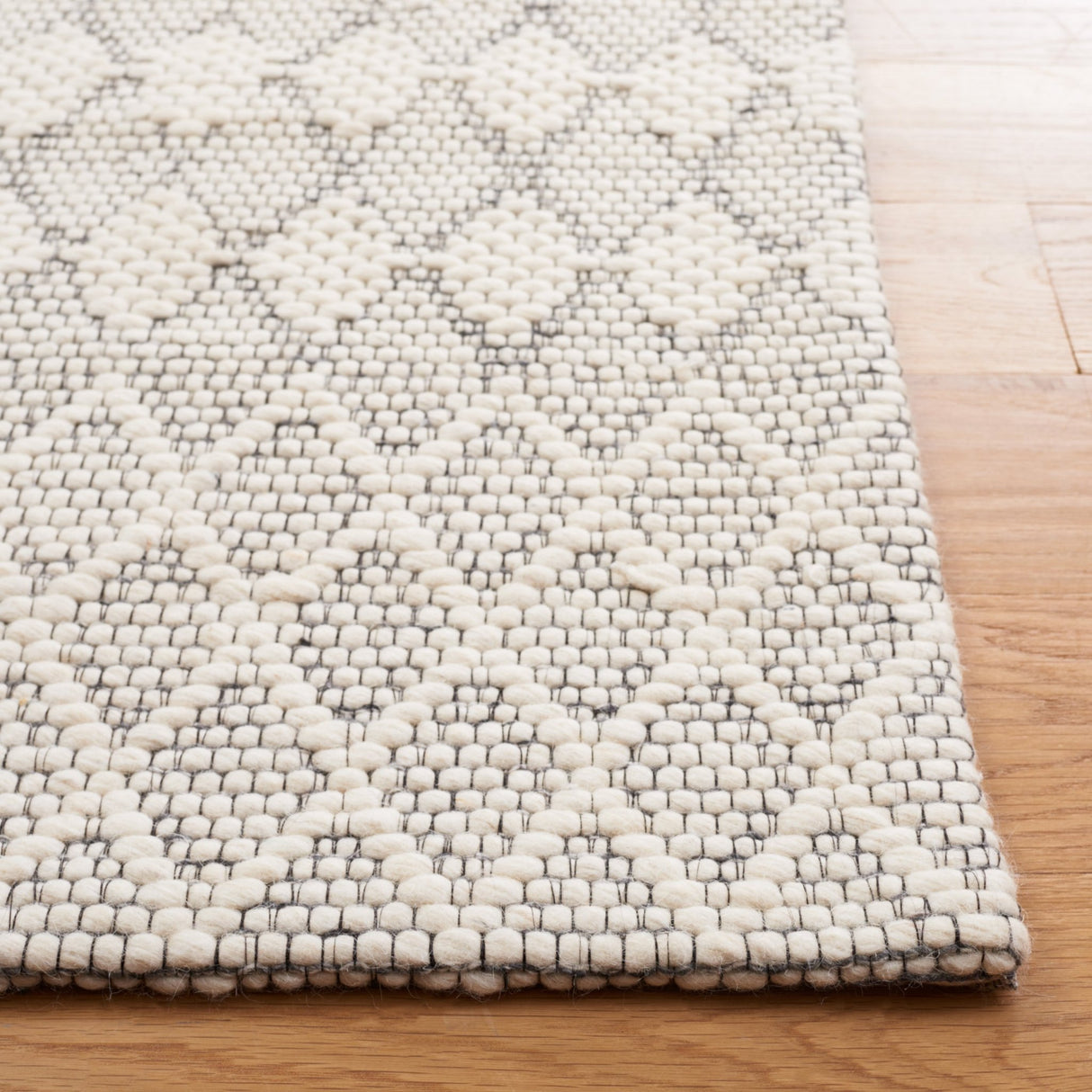Safavieh Marbella Mrb175A Ivory Rug.