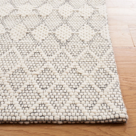 Safavieh Marbella Mrb175A Ivory Rug.