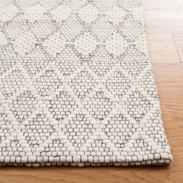 Safavieh Marbella Mrb175A Ivory Rug.