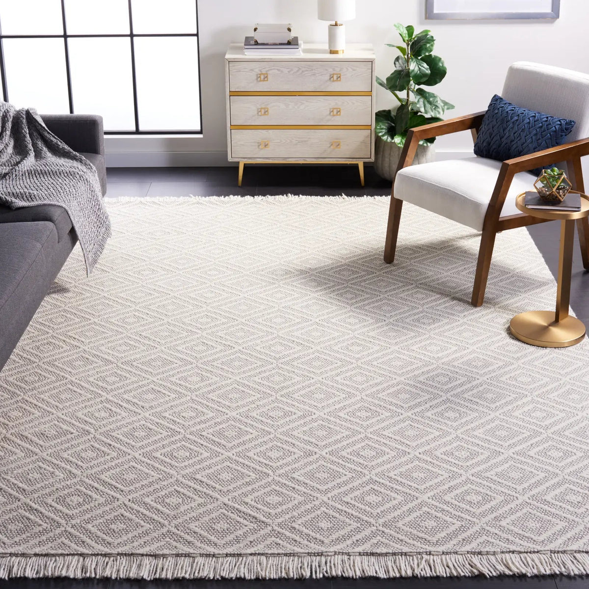 Safavieh Marbella 6'-0" x 9'-0" Rug in Ivory / Grey