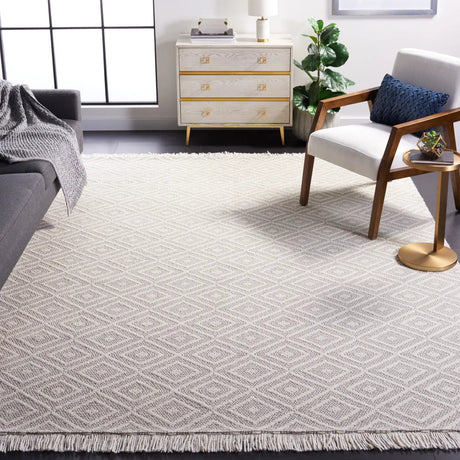 Safavieh Marbella 6'-0" x 9'-0" Rug in Ivory / Grey