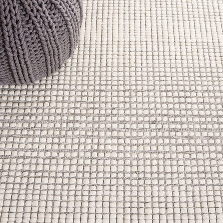 Safavieh Marbella Mrb208F Ivory/Grey Rug.