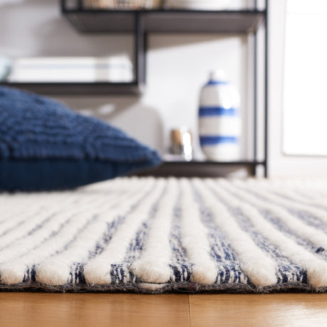 Safavieh Marbella Mrb208N Ivory/Navy Rug.