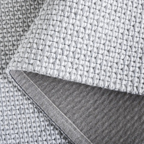 Safavieh Marbella 2'-3" x 8'-0" Rug in Silver / Ivory