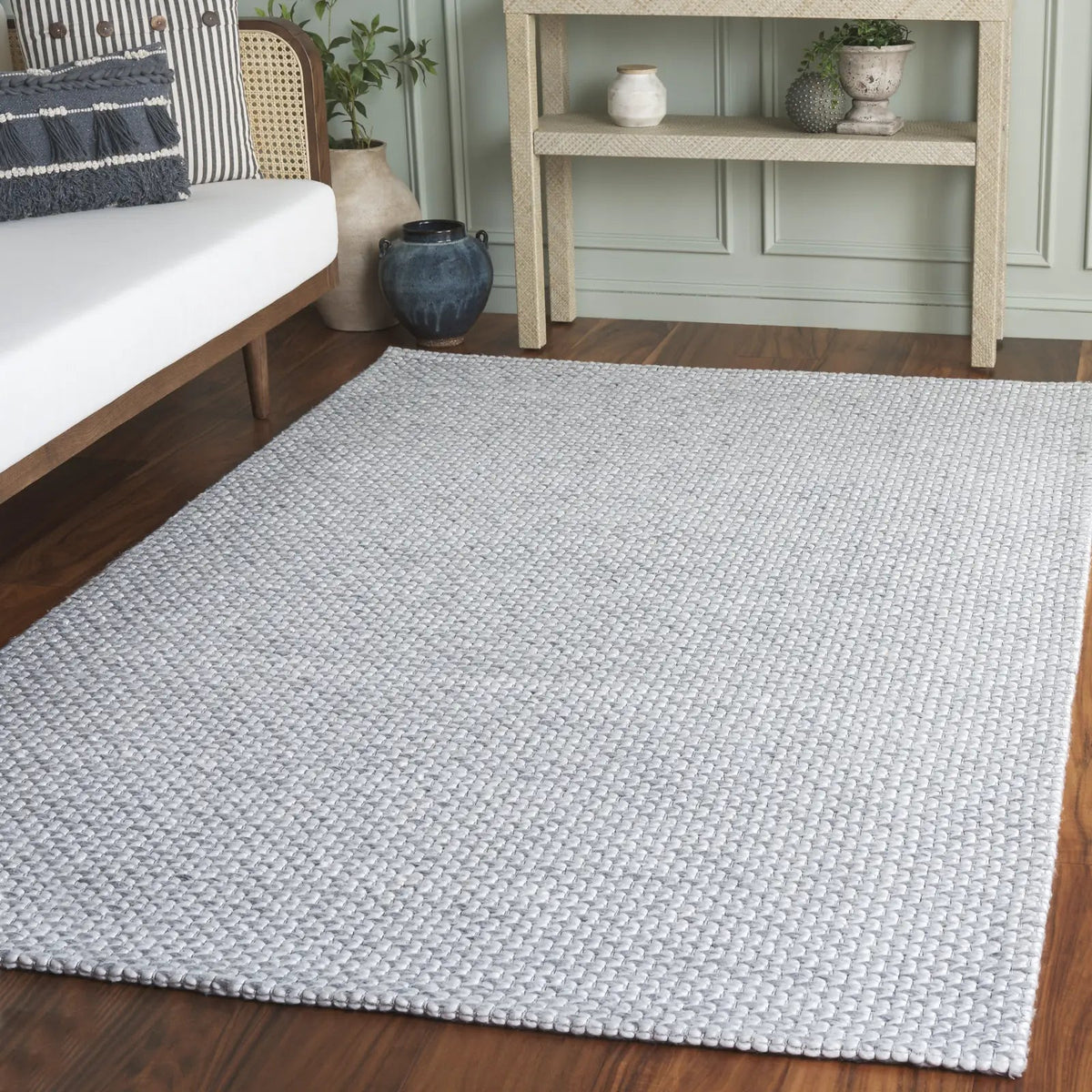 Safavieh Marbella 4'-0" x 6'-0" Rug in Silver / Ivory